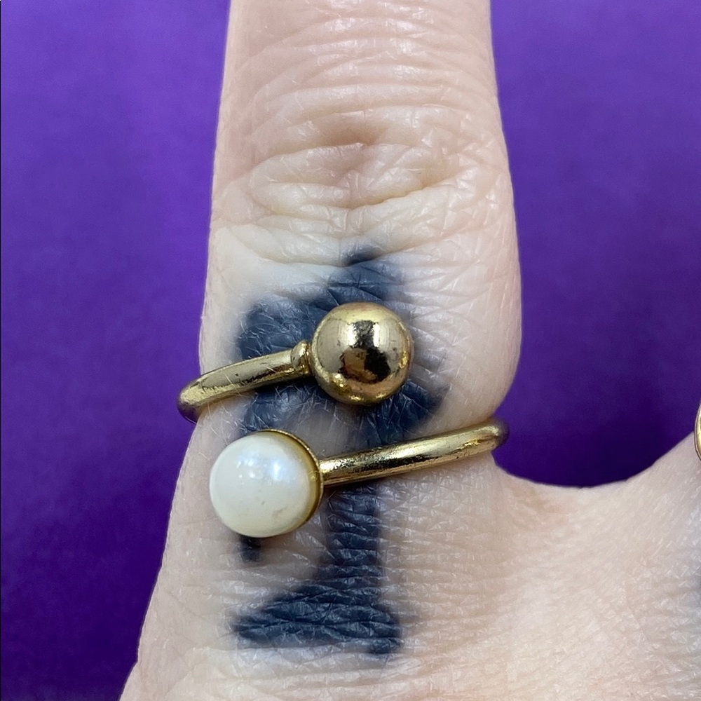 💛 Vintage Gold Plated and Cream Pearl Adjustable Ring